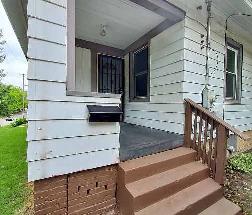 3rd image of 807 N Central Ave