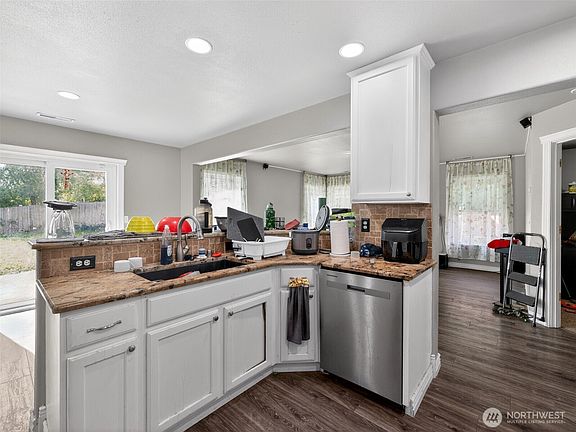 4th image of 2509 W 35th Avenue
