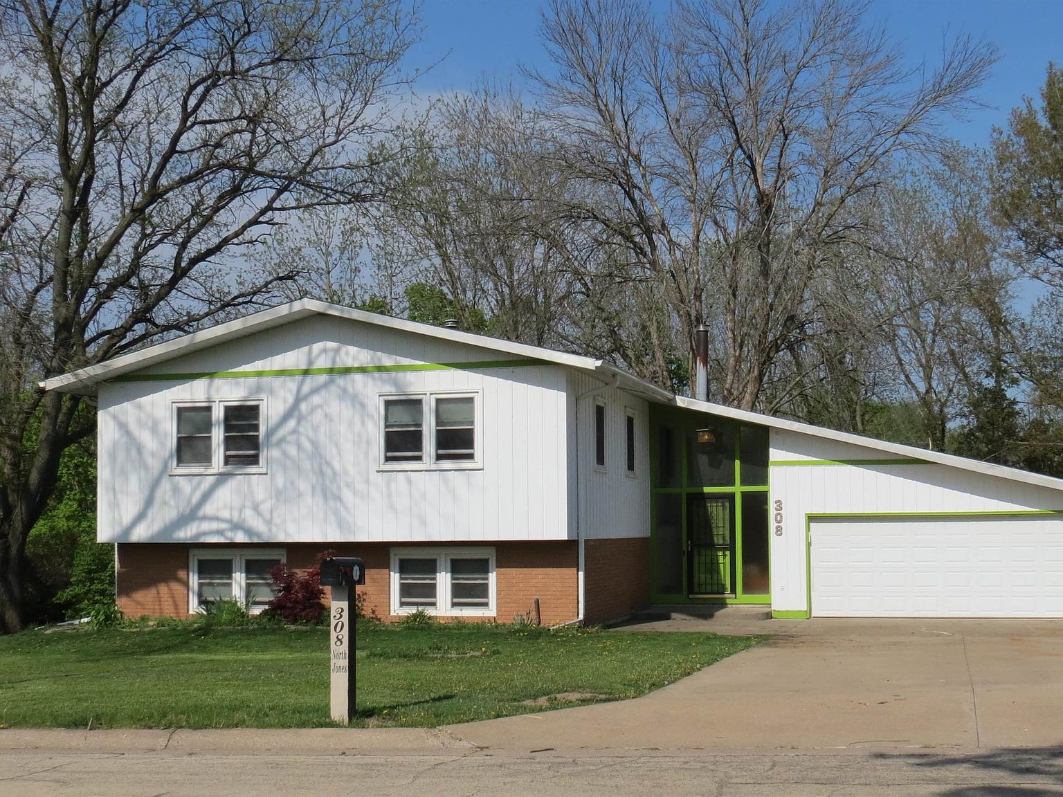 308 N Jones Ave, Maquoketa, IA 52060 Zillow