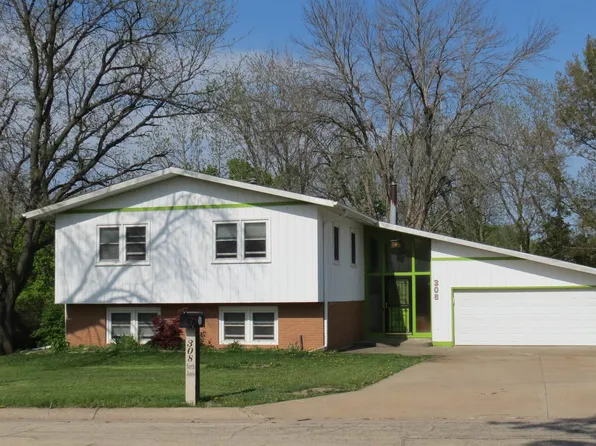 308 N Jones Ave, Maquoketa, IA 52060