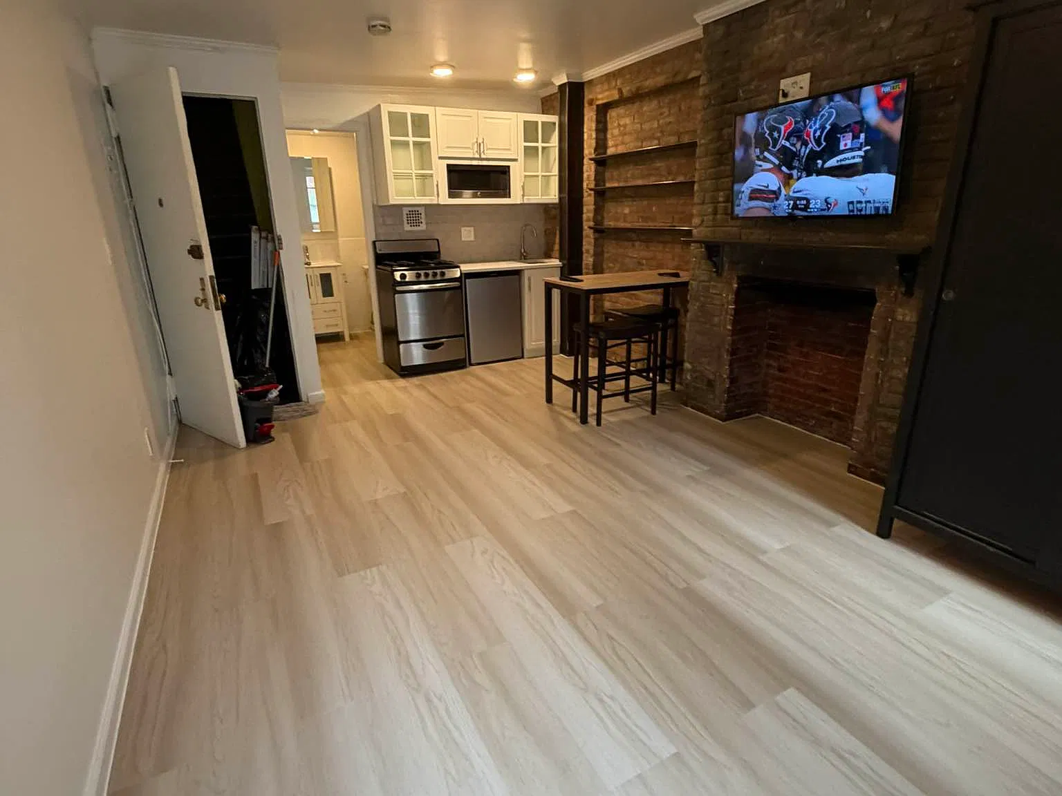 445 West 36th Street — Photo 3