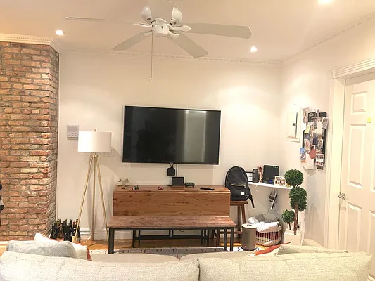 Rented by REAL New York | media 15