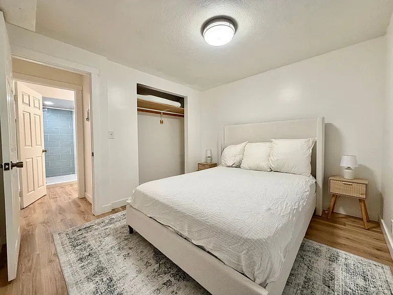8758 S Oakwood Park Cir — Photo 11