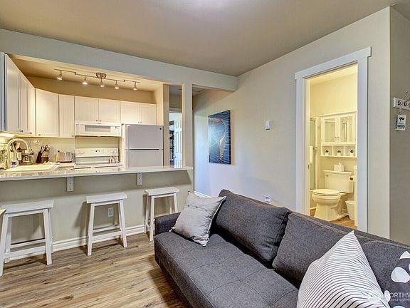 4th image of 250 Tucker Avenue #8