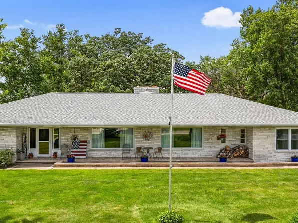 2713 E County Rd S, Beloit, WI 53511
