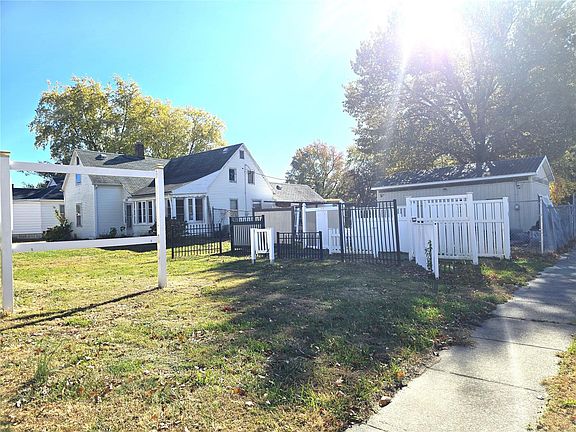 3rd image of 1206 School St