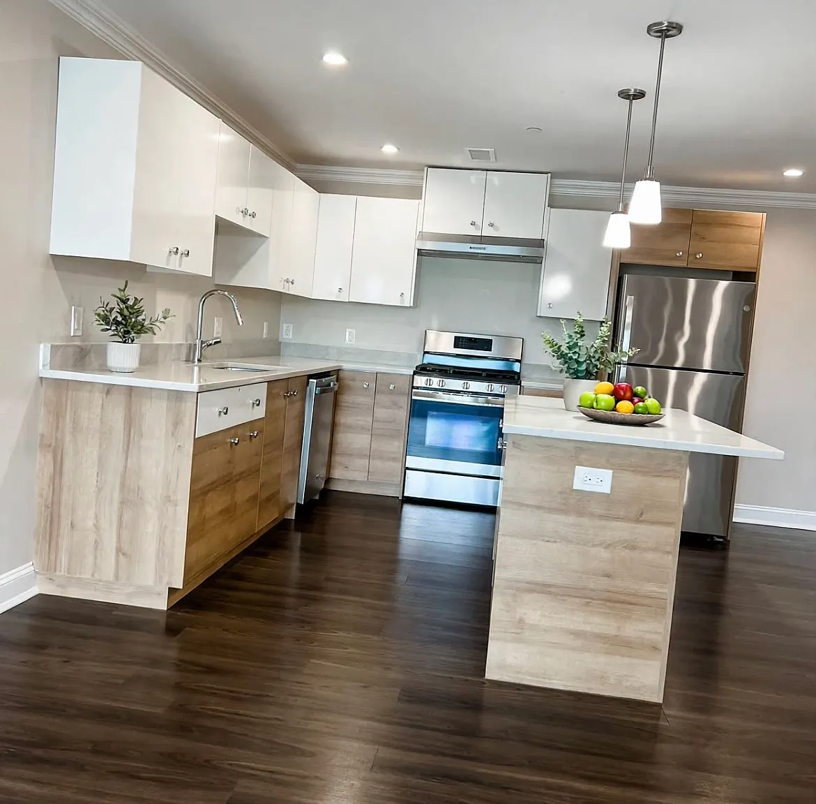 1 bed, 715 sqft, $2,700 — Photo 2