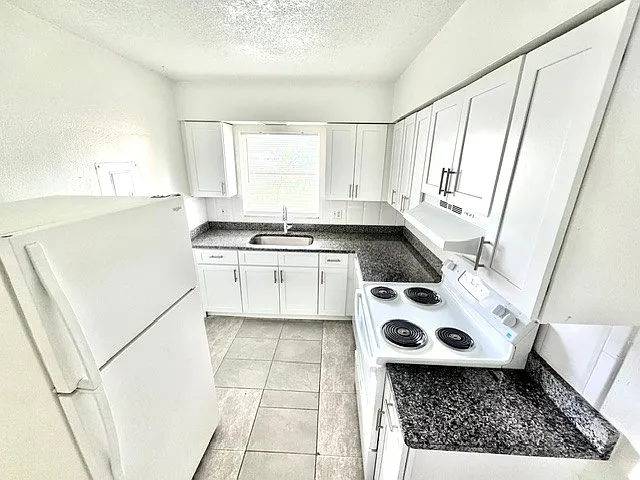 4750 40th Ave N #106 — Photo 2