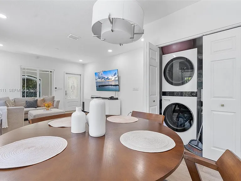 2231 SW 17th St — Photo 9