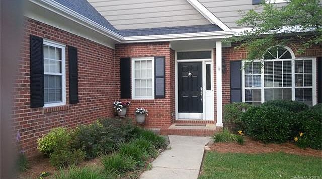 1st image of 104 Lakewood Circle Dr
