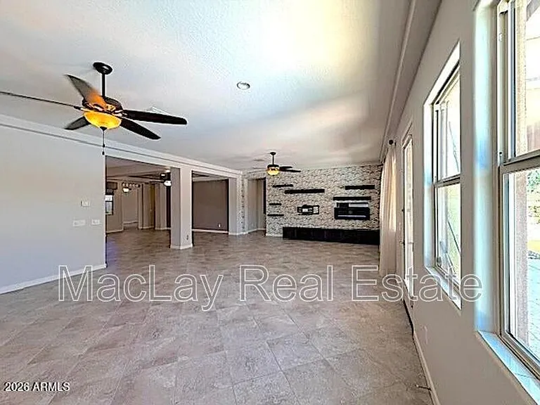 1142 E Bajor St — Photo 14