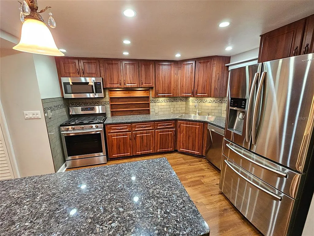 3 bed, 2.5 bath, 1700 sqft, $2,700 — Photo 3
