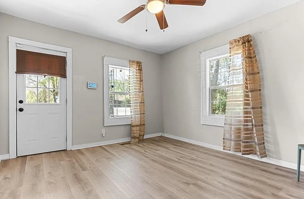 3 bed, 1.0 bath, 1026 sqft, $1,250 — Photo 3