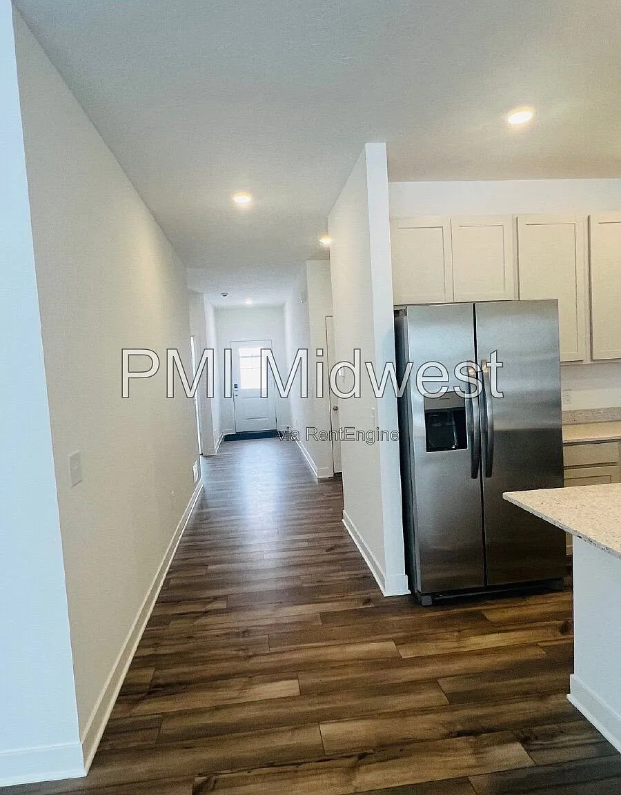 3 bed, 2.0 bath, 1673 sqft, $2,079 — Photo 2