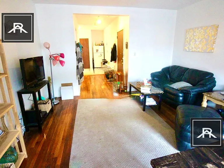 317 Summit Ave #9 — Photo 3