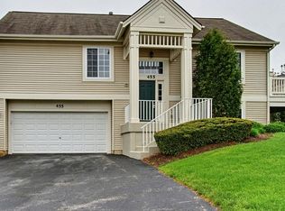 455 Cary Woods Cir, Cary, IL 60013