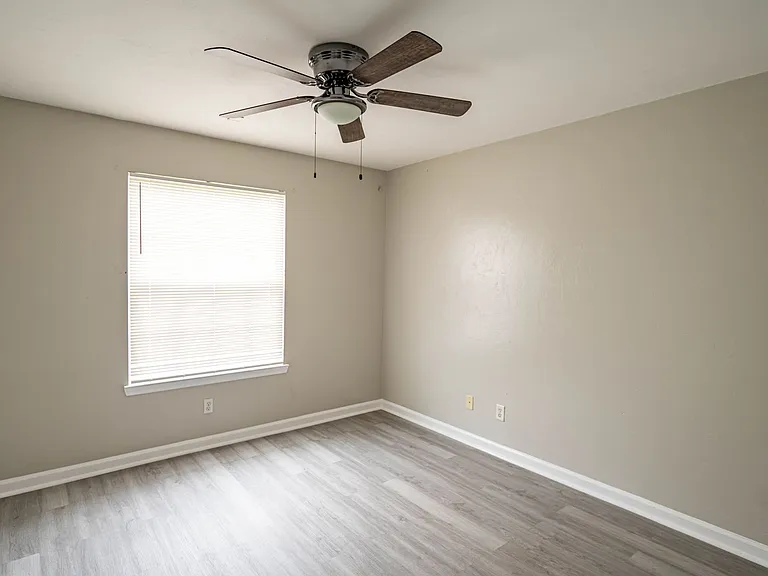 1318 Melvin St — Photo 24