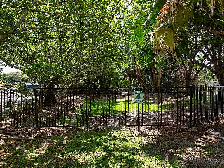 Delray Bay Apartments — Photo 6