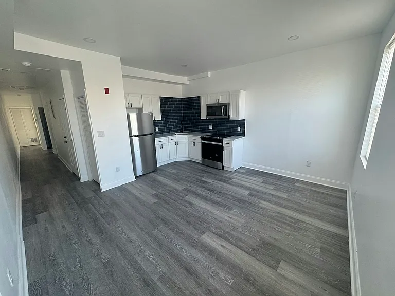 346 N 52nd St #2 — Photo 2
