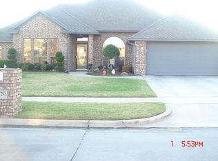 6720 SW Driftwood Dr, Lawton, OK 73505
