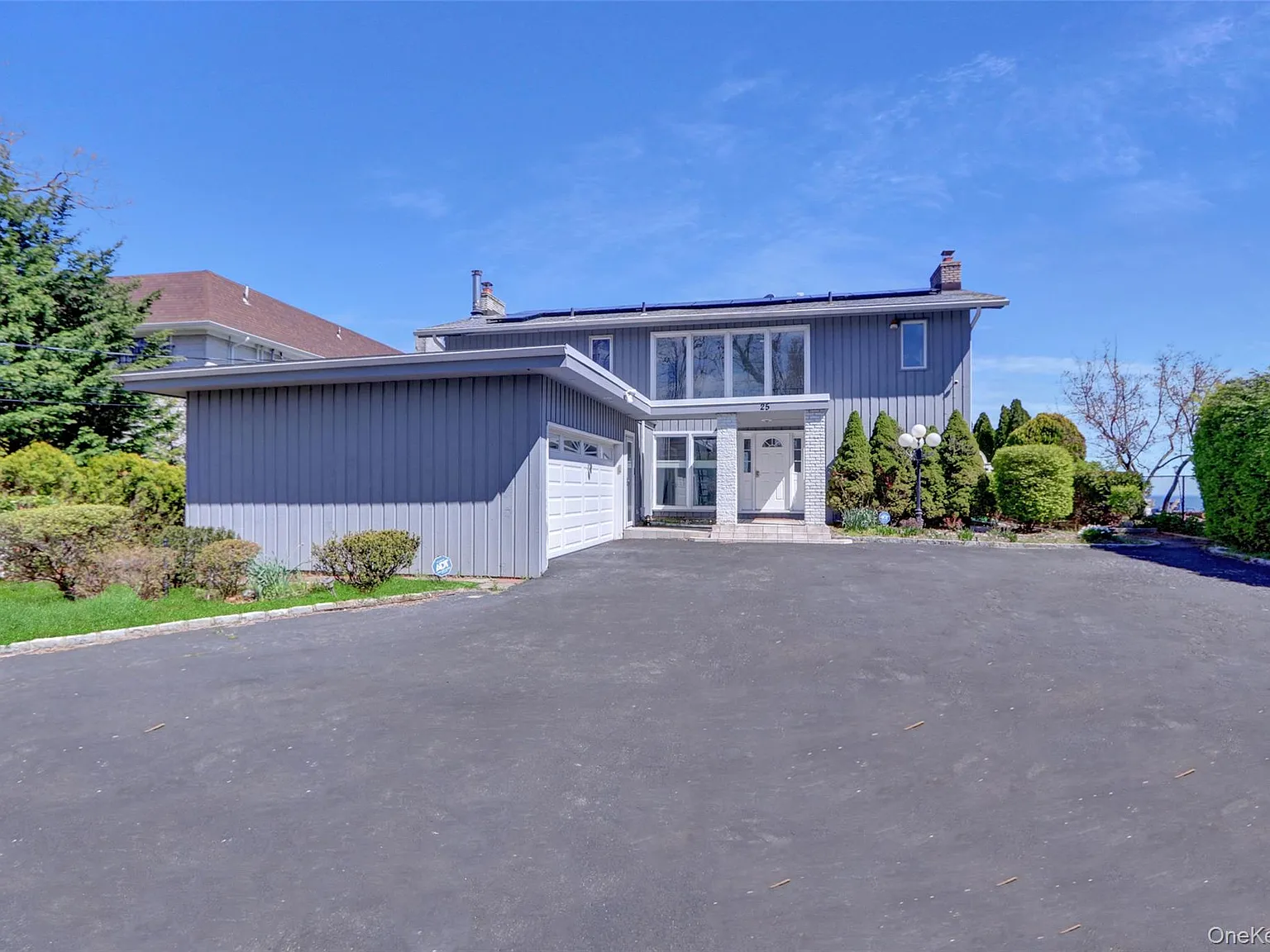 5 bed, 2.5 bath, 2595 sqft, $9,500 — Photo 2