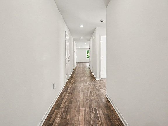 4th image of 323 Ellis Ferry Rd
