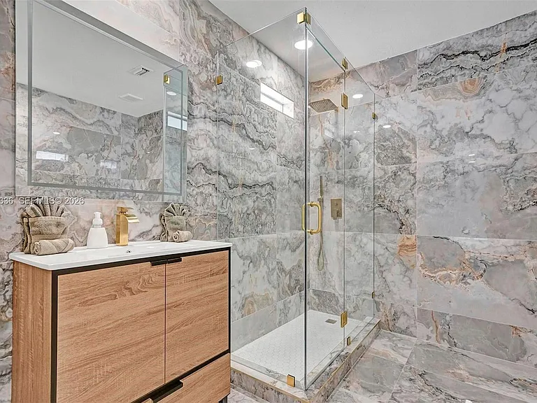 5440 NE 22nd Ave — Photo 14