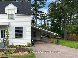 16 Wolfe Ave, Deep River, ON K0J1P0