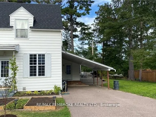 16 Wolfe Ave, Deep River, ON K0J 1P0