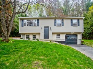 69 Old Farm Rd, Westfield, MA 01085