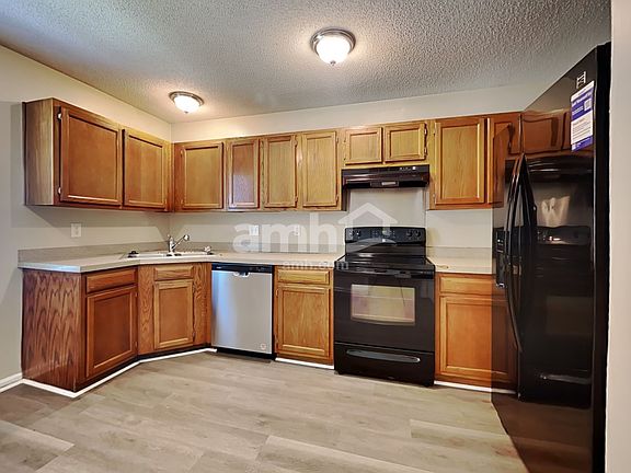 3rd image of 805 Alwyn Blvd