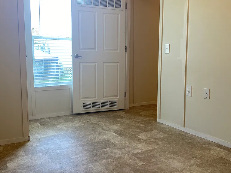 17024 Meridian Blvd — Photo 21