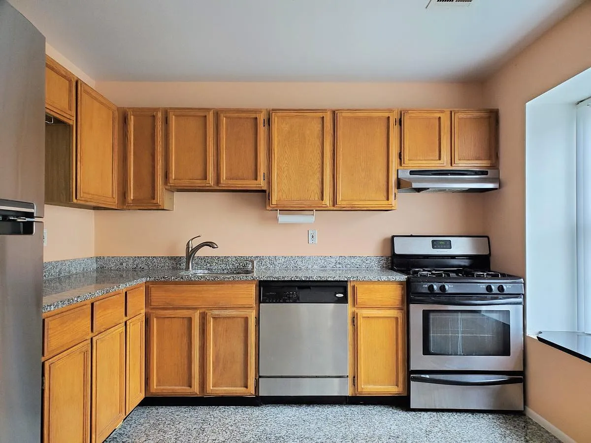2 bed, 2.5 bath, 1386 sqft, $2,990 — Photo 2