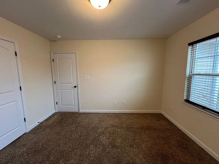 310 Landon Ln — Photo 9