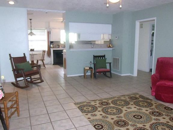 3rd image of 1212 Yaupon Cove Dr