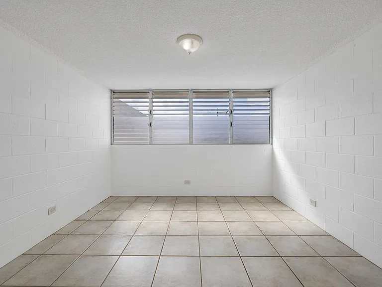 2501 Coyne St #205 — Photo 5