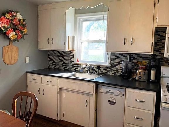 3rd image of 85 E North St