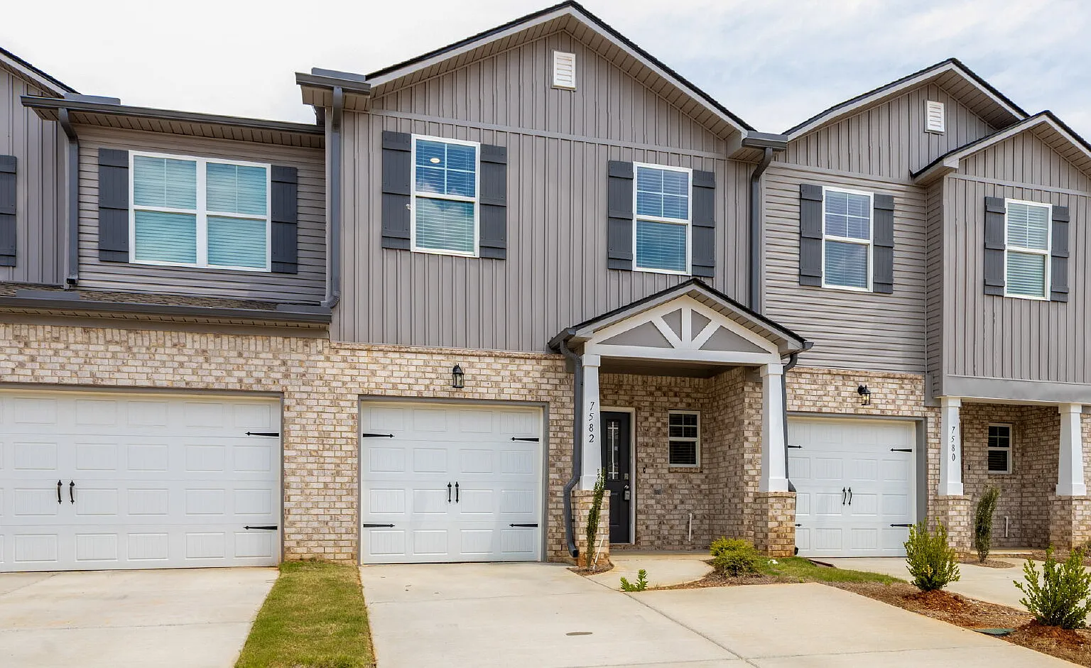 3 bed, 2.5 bath, 1500 sqft, $1,720 — Photo 3