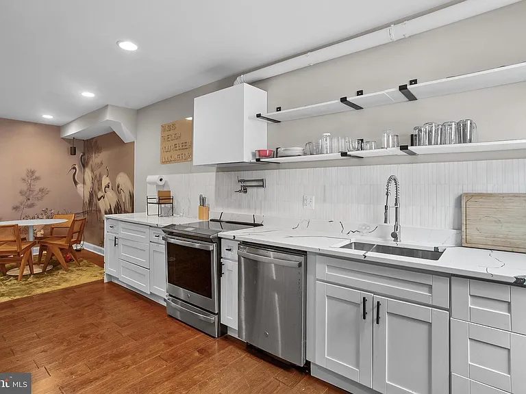 110 S Calhoun St — Photo 15