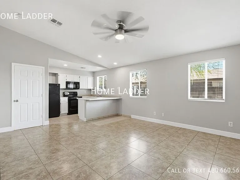1724 W Carol Ave #A — Photo 4
