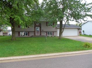 1104 3rd St NE, Stewartville, MN 55976