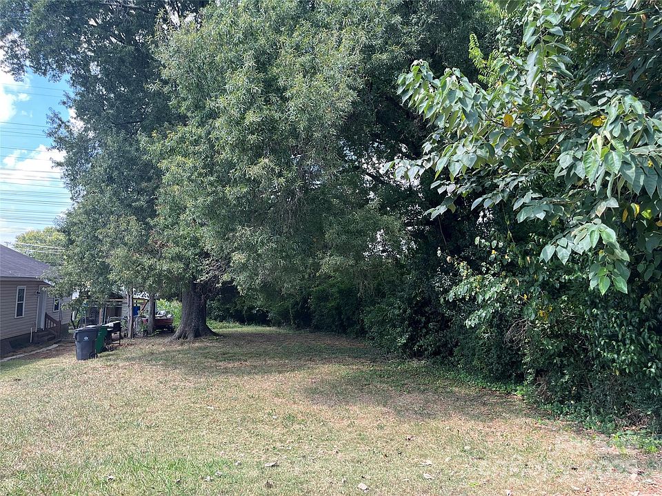 2nd image of 3043 Coronet Way