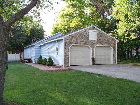 2nd image of 132 Lakeshore Dr