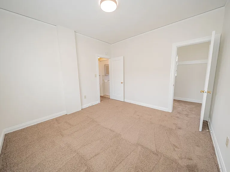 2867 MacArthur Blvd — Photo 11