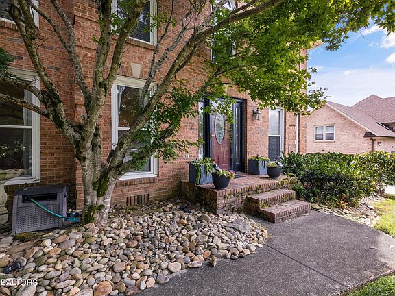 3rd image of 9800 Kristi Dr