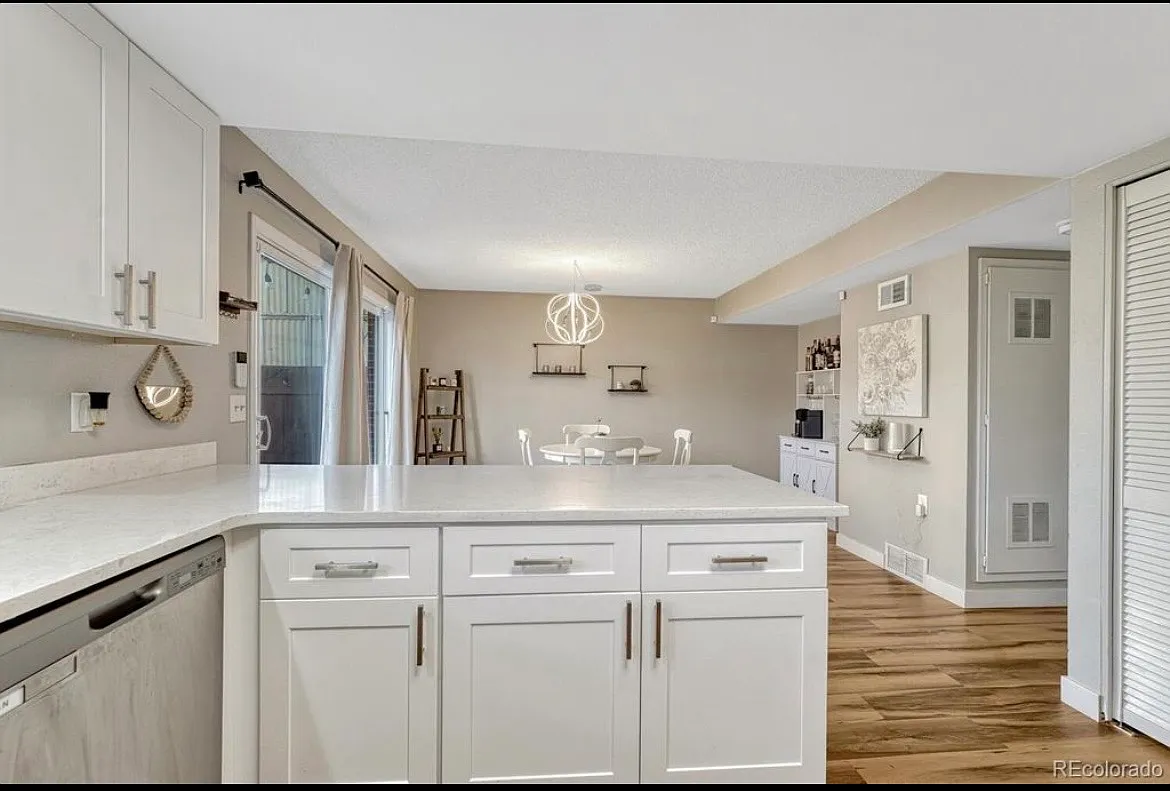 3 bed, 2.5 bath, 1584 sqft, $1,700 — Photo 3