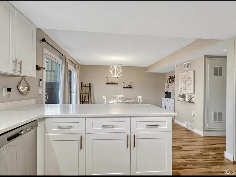 9004 E Mansfield Ave — Photo 3