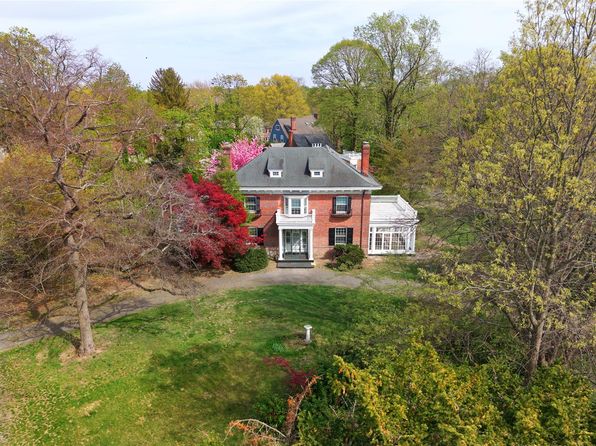 44 North Drive, Manhasset, NY 11030