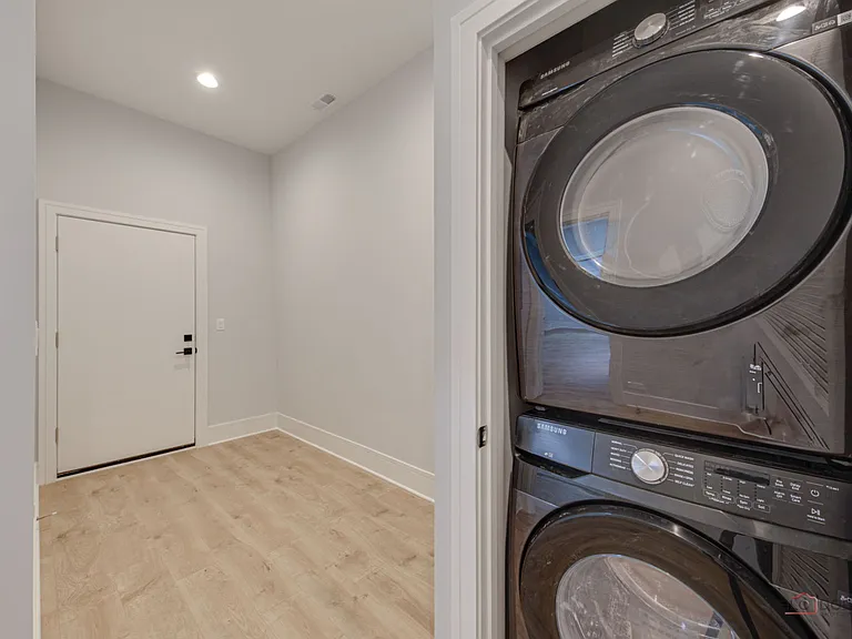 1746 N California Ave #2 — Photo 12