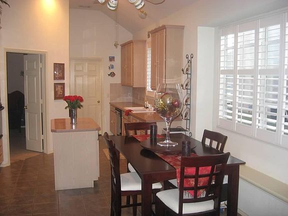 2nd image of 404 Stoneleigh Cir